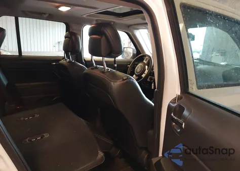 2016 Jeep Patriot High Altitude Edition z USA, uszkodzony, nr VIN 1C4NJRFB7GD647000